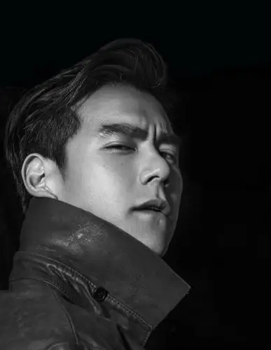 组图:彭于晏曝黑白大片 糙帅风格演绎放飞自我_高清图集_新浪网