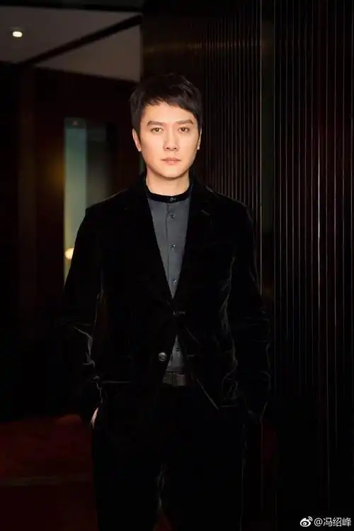 冯绍峰又改口了,在外用2字称呼赵丽颖,又一个宠妻狂魔