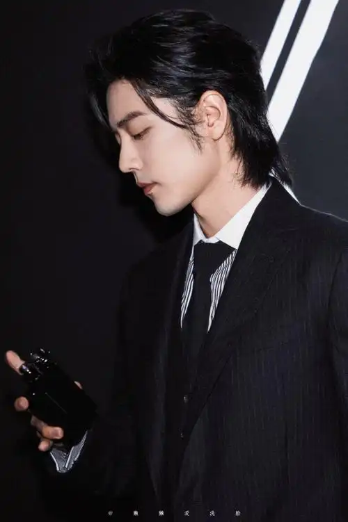 肖战 拉夫劳伦香氛##肖战长发背头