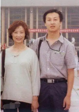 国家一级演员吕中儿子是名导儿媳是影后一家人皆是人中龙凤