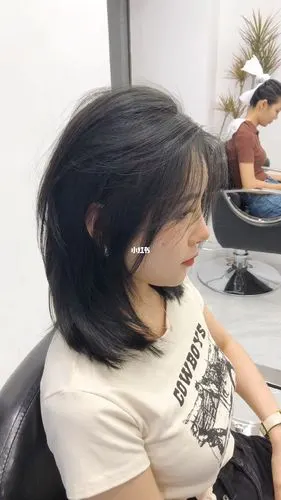 减龄短发八字刘海