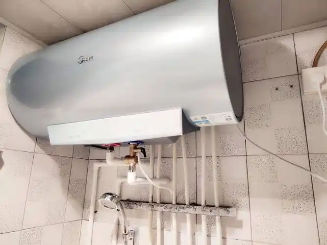 电热水器常年不拔插头费电又危险很多人都想错了