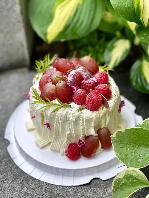 莓果白桃乌龙蛋糕,属于春日的浪漫味觉!