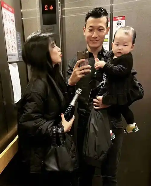 王昀佳出生普通,和朱珠的家境相比,可谓是一个天上,一个地下.