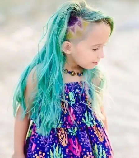 6岁女孩把头发染成七色彩虹 孩子染发好吗