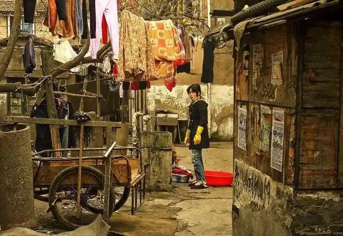 上海背后不为人知的另一面与摩登截然相反是典型的贫民窟