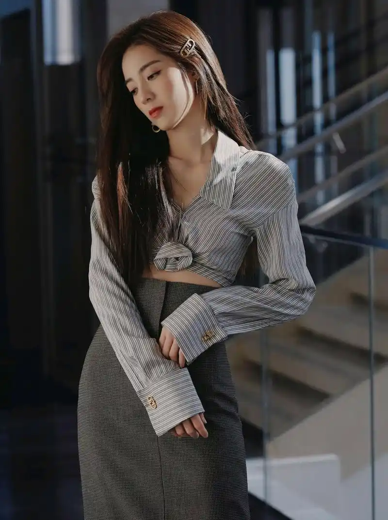 精美图集|清冷美女万鹏