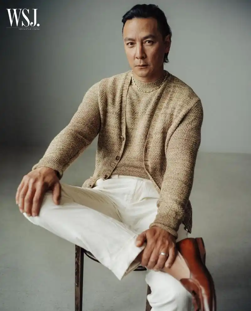 组图:吴彦祖最新黑白大片释出 背头造型秀手臂肌肉好帅气