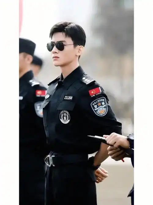 白敬亭 #高清壁纸   请把制服焊在身上