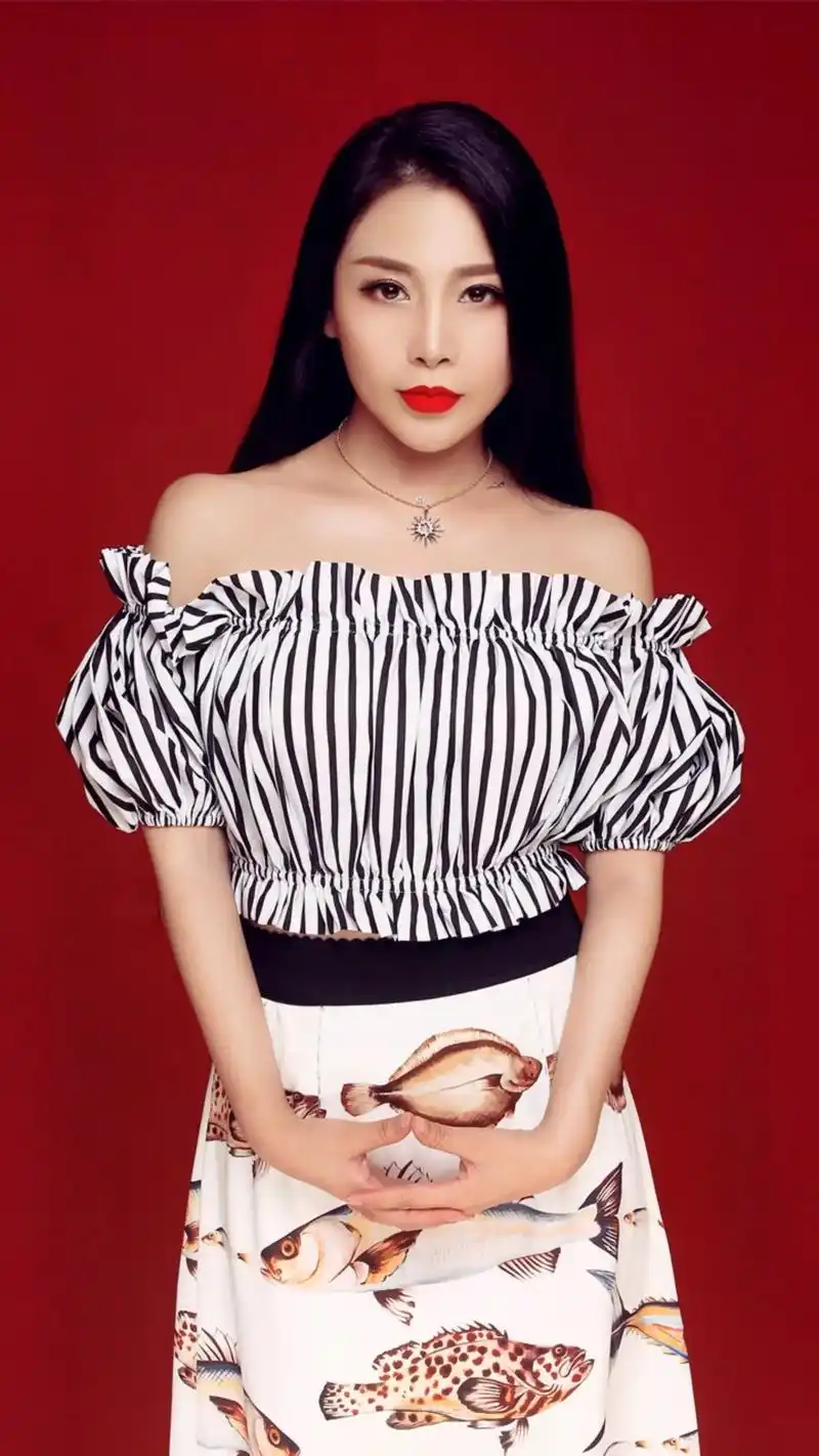 李英-多年以后的我(dj版)美女歌星 - 抖音