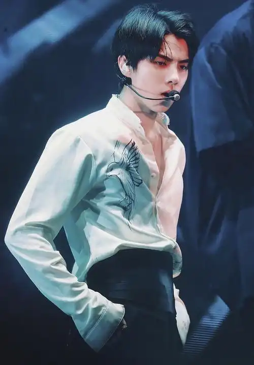 吴世勋出演《海盗2》,因暴雨致拍摄多次停滞,积水严重也要工作