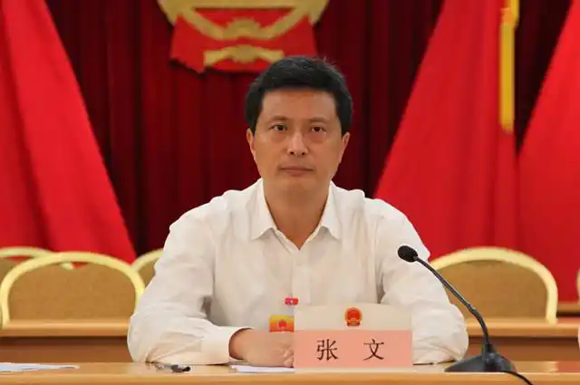 区委书记,区人大常委会主任张文出席会议