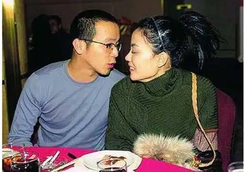 王菲爱窦唯有多深?这坚持了两年四个月的习惯,让谢霆锋吃醋不已