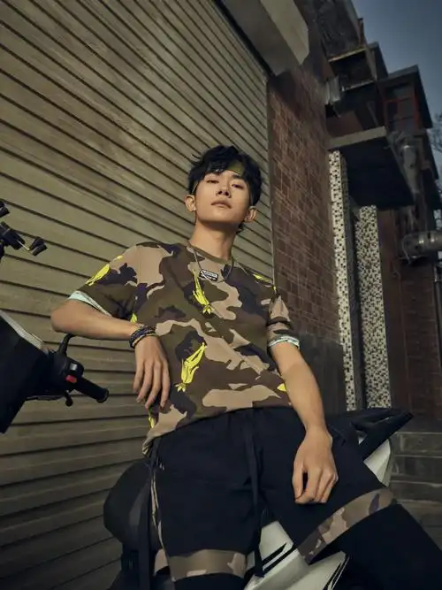 易烊千玺阿迪达斯双线代言人##千玺混造oz世代