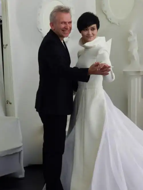 李宇春老公简历