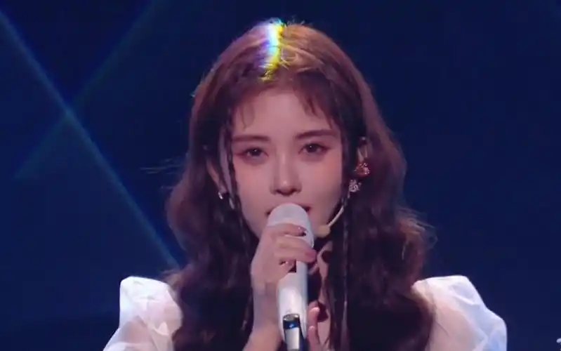 鞠婧祎《千年等一回》跨年舞台