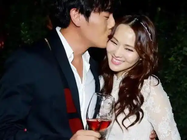 秦昊的第一任老婆石洋子吗秦昊老婆是谁