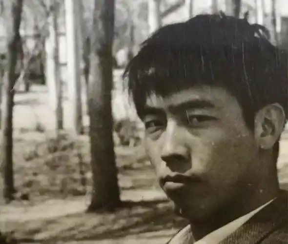 "京圈大导演"陈凯歌为何和"名门痞女"洪晃离婚,转身娶陈红?