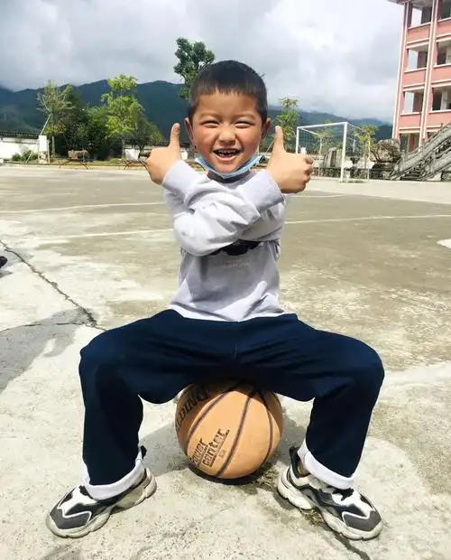 看到孩子们灿烂的笑容心都被萌化了