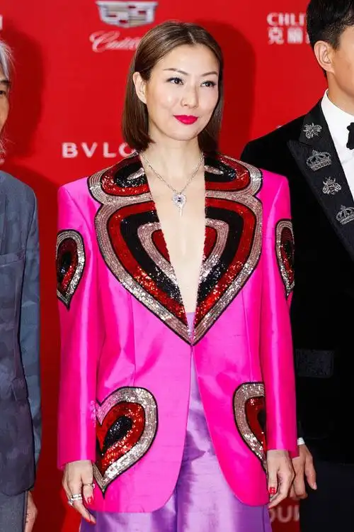 求郑秀文别在瘦了看见她穿真空西装感觉都不用在减肥了