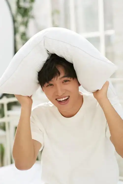 郑伟生日成正能量担当为梦想1年300天在剧组