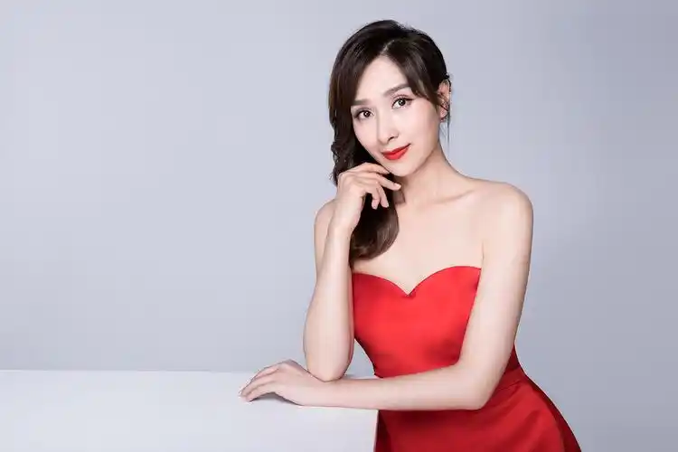 冻龄女神杨恭如情人节写真曝光明艳动人