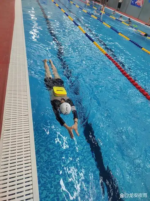 在通州区北极星光游泳健身的快乐时光