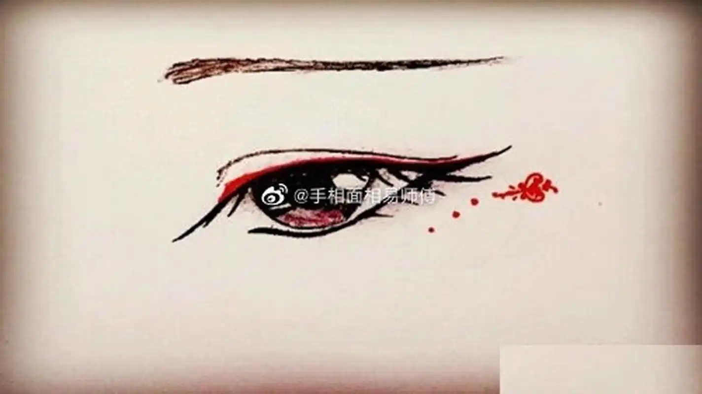 泪痣也叫"哭夫痣",主管一个人的情感运势.