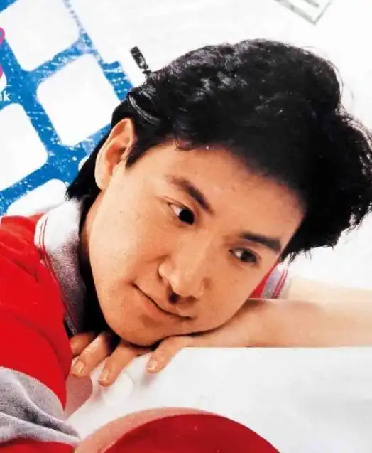 歌神张学友出道照罕有曝光,早期是小鲜肉,如今变成熟男人