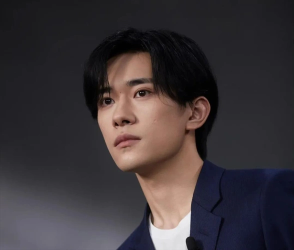 易烊千玺老婆八字2