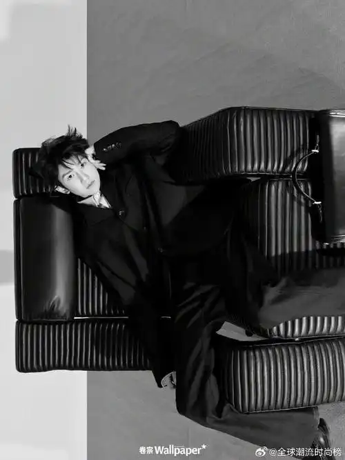 王源卷宗四月刊封面