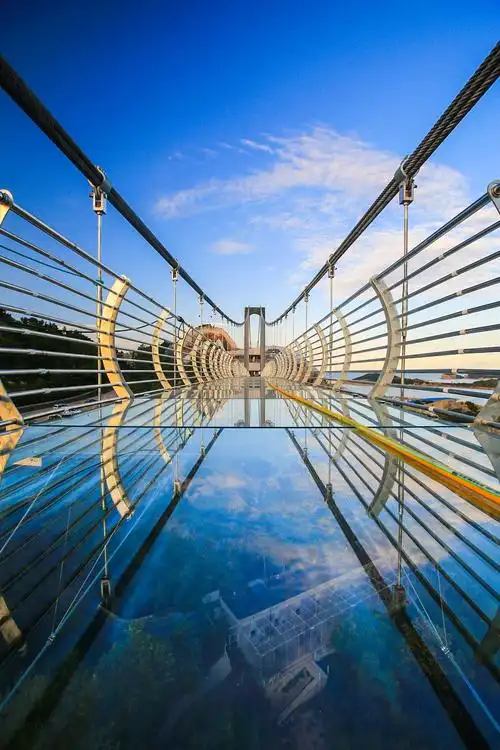 虎在地上吼,人在天上走,最具特色的玻璃栈道国庆开放_手机搜狐网