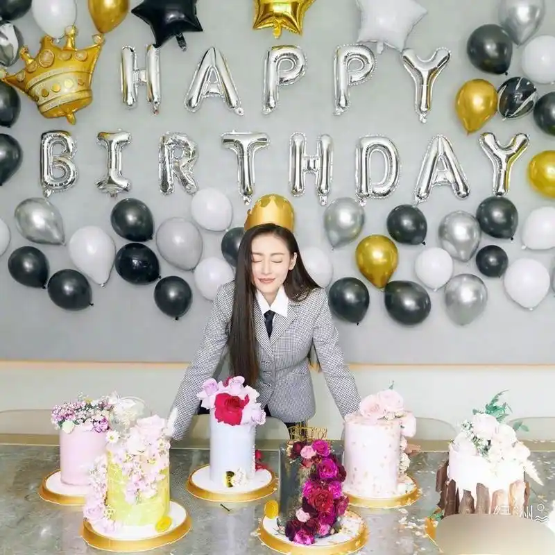 时尚打工人抗冻穿搭示范# #万圣节的潮派对# 张天爱生日照来啦,头戴