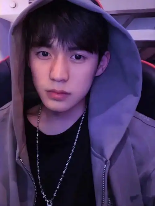 余庆伟组图8张大明星帅哥鲜肉