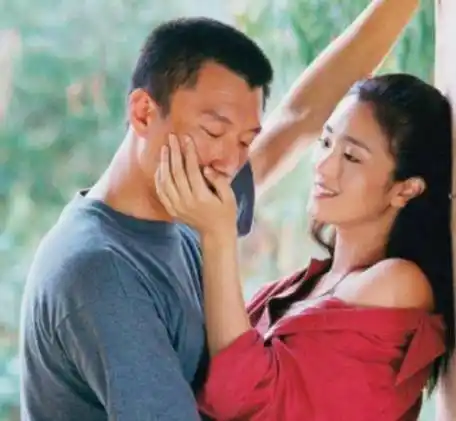 与巩俐假戏真做,分手大11岁丁嘉丽,今娶小15岁娇妻成功洗白_孙红雷