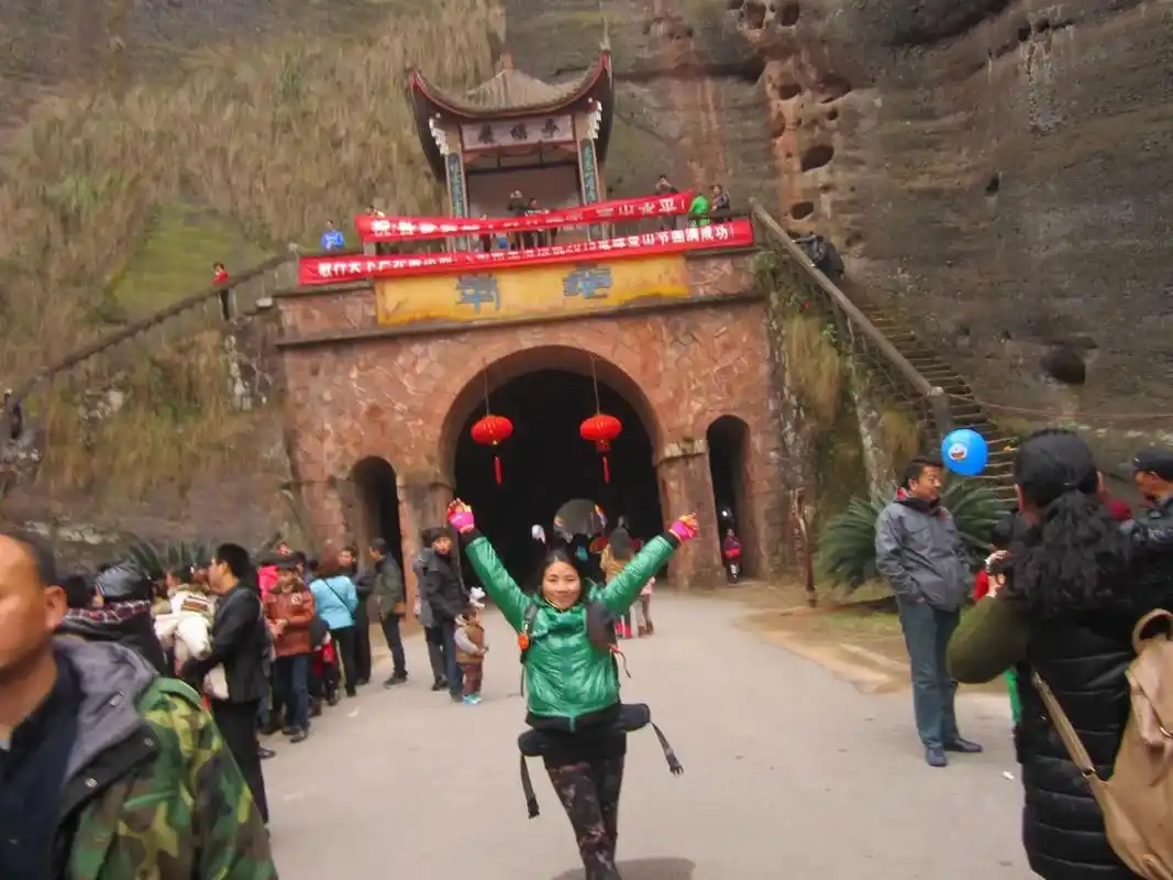 在医院的无聊之时,翻看自己以前在龟峰的旅游照片,才知时间过得 - 抖