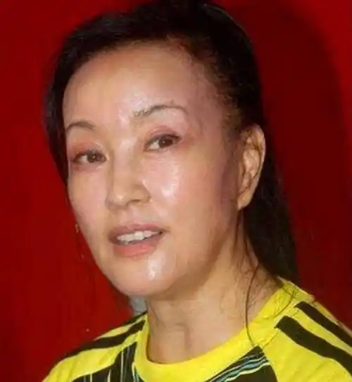 刘晓庆近照曝光,曾被称为少女专业户,素颜下的她吓哭小朋友_女神_网友