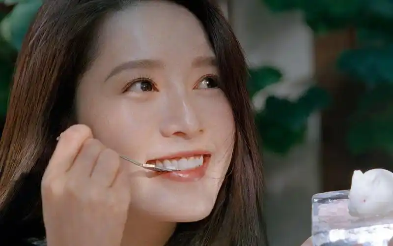 李沁清新森系写真桌面壁纸