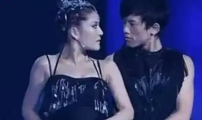 13年前被段曦当众扇巴掌,又因张杰掉粉44万的谢娜,真的幸福吗?