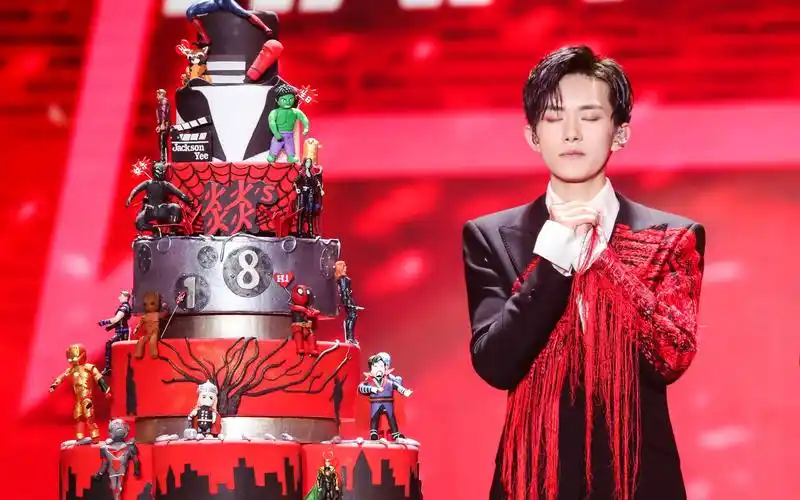 易烊千玺十八岁生日会成人礼 【vlog】_哔哩哔哩 (゜-゜)つロ 干杯