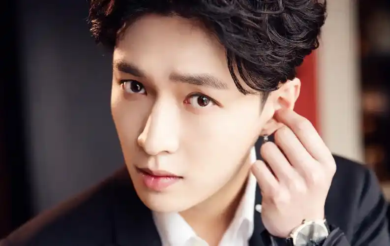 张艺兴八字婚,免费八字测几段婚姻,八字看张艺兴结婚年龄