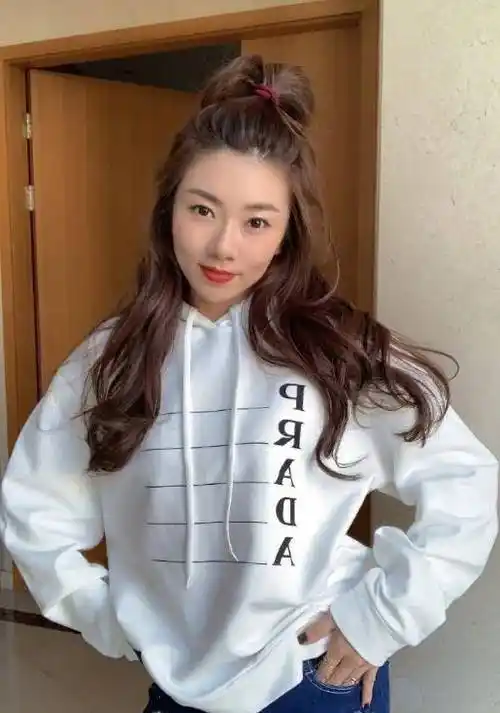 郑恺苗苗卡点官宣结婚,前女友程晓玥微博沦陷:你值得更好的_王祖蓝