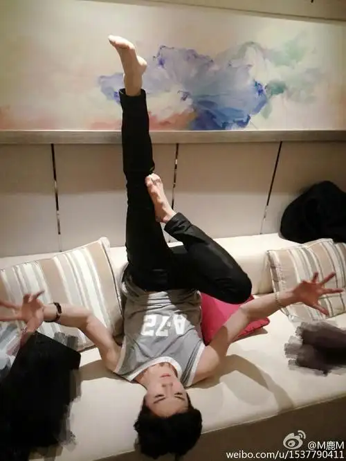 鹿晗为什么要在微博上打马赛克呢