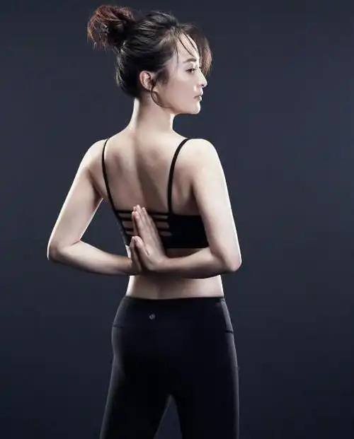 重庆妹蒋勤勤晒健身照 年过四十身材依旧好(组图)