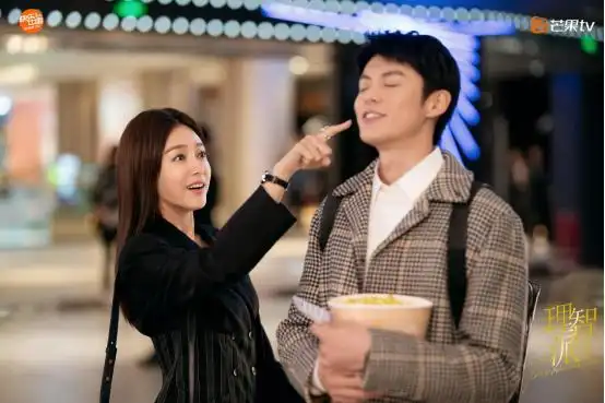 新剧开播:秦岚王鹤棣演绎"姐弟恋",深层次探讨都市生存困境