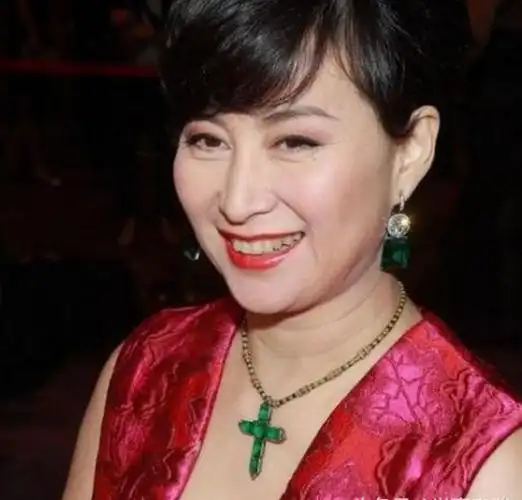 赌王4房命运大不同,最惨是原配,最受宠爱的四房分的却不是最多