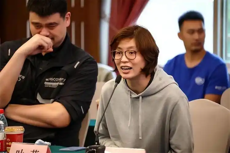 回顾姚明家人现状42岁妻子风韵犹存皮肤光亮13岁女儿身高近2米