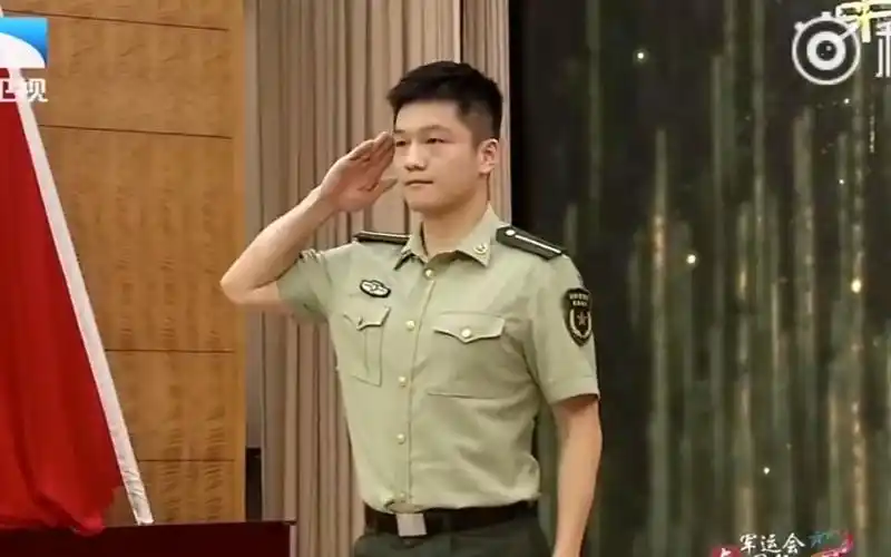 【樊振东】点击获得敬军礼的帅气小胖