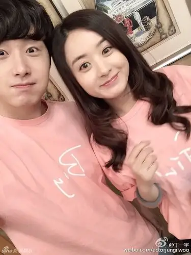 赵丽颖丁一宇粉嫩情侣装 嘟嘴卖萌很般配 (5/8)