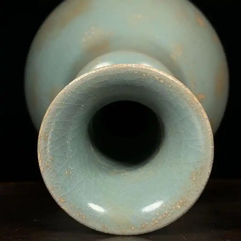 北宋宝丰天青釉蝉翼纹开片土沁官汝窑长颈胆瓶